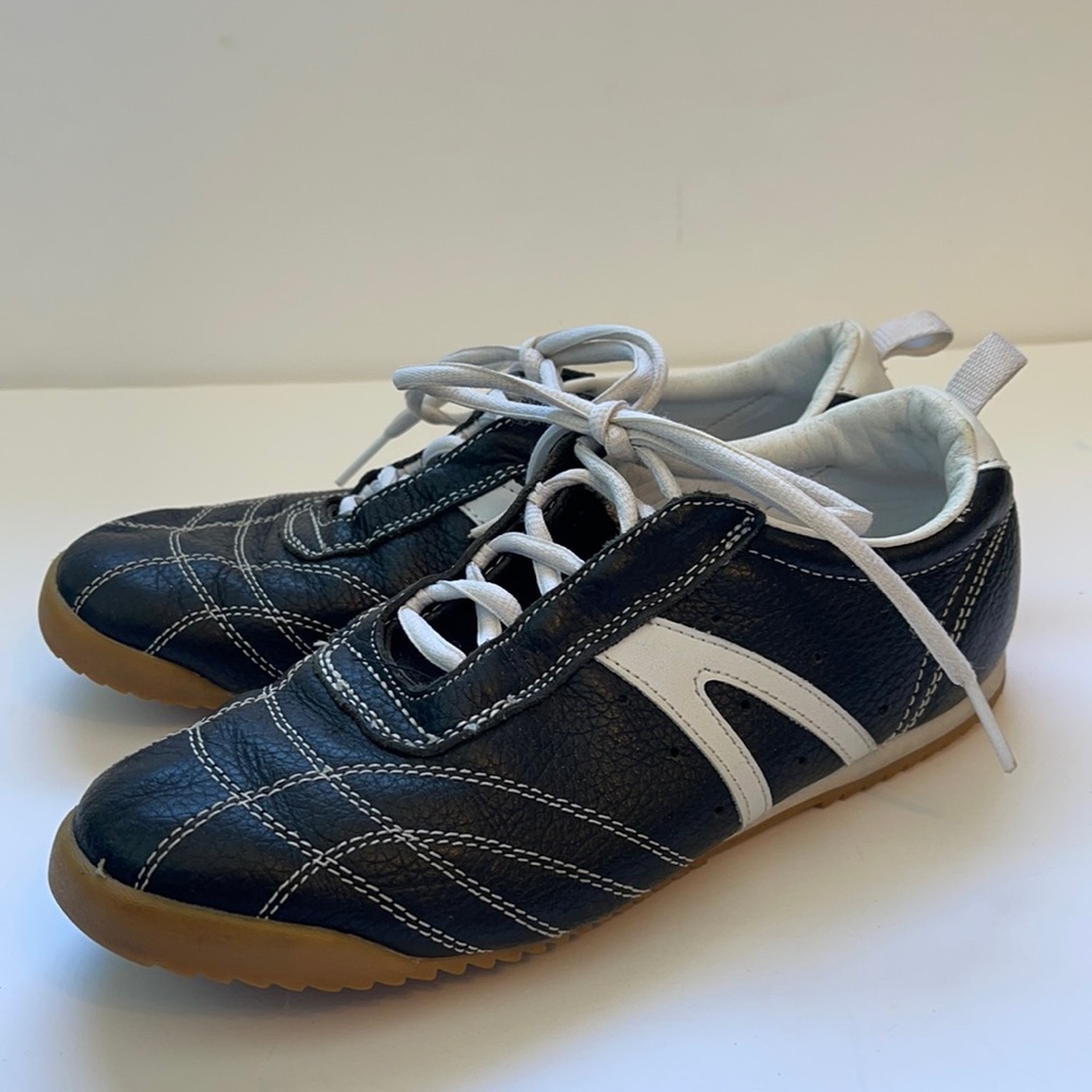 Vintage Bass Women’s Leather Tie Shoes Size 7.5 Black